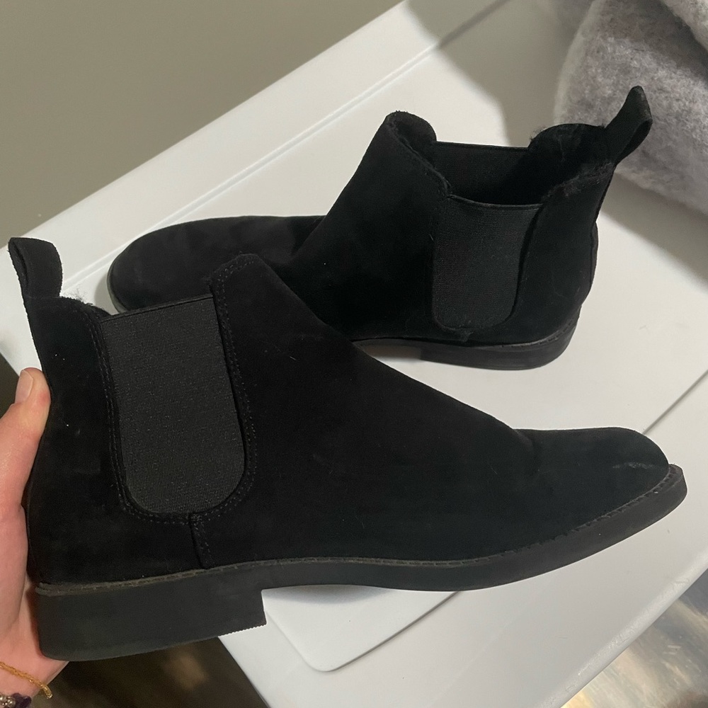 💕SOLD💕H&M Black Suede Chelsea Boots - Fur Insulated